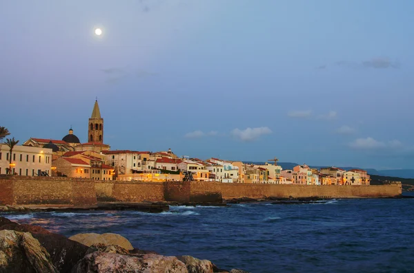 Günbatımında eski şehir-alghero, Sardinya Adası, İtalya