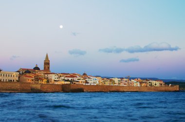 Günbatımında eski şehir-alghero, Sardinya Adası, İtalya