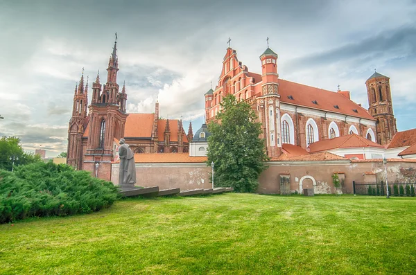 Die Kirchen St. Anna und Bernadine in Vilnius, Litauen — Stockfoto