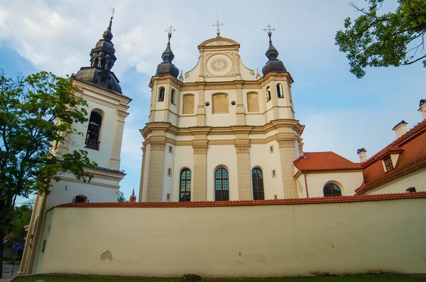 Iglesia de San Miguel (sv. mykolo baznycia) en vilnius, LituaniaΕκκλησία του Αγίου Μιχαήλ (sv. mykolo baznycia) στο Βίλνιους, Λιθουανία — Φωτογραφία Αρχείου