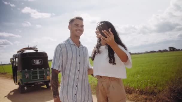 Happy Young Couple Taking Selfie Mobile Phone Rickshaw Surfboards Dirt — Vídeo de stock