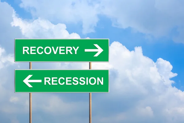 Herstel en recessie op groene weg ondertekenen — Stockfoto