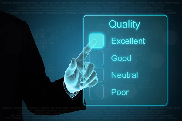 Business hand att klicka kvalitet feedback på pekskärm — Stockfoto
