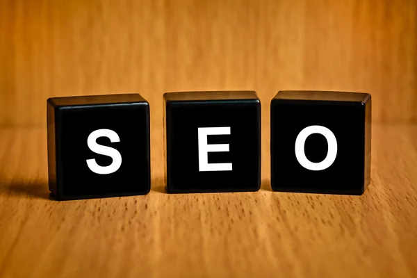 SEO or Search engine optimization word on black block — Stock Photo, Image