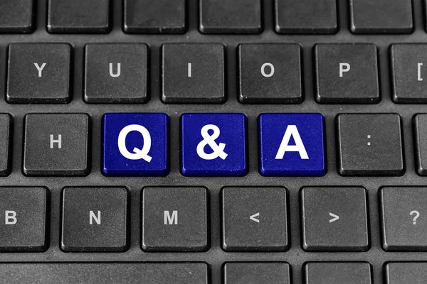 Q & A ou Perguntas e respostas palavra no teclado — Fotografia de Stock