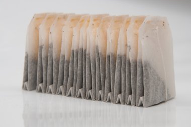 çay torba üzerinde beyaz izole