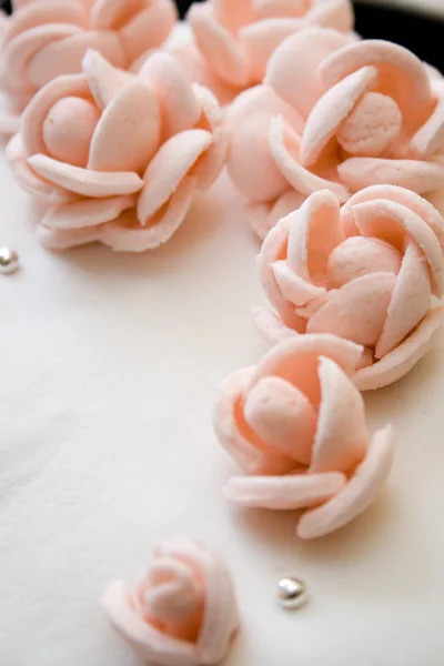 Birthday cake with roses — Stock Photo, Image