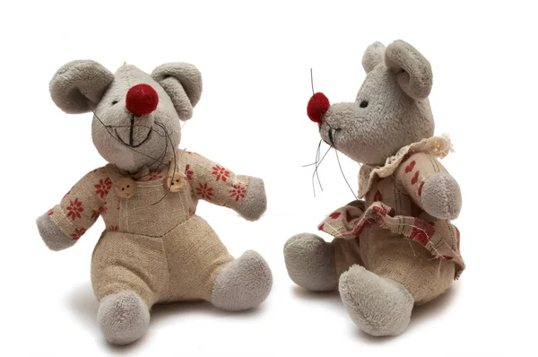 iki oyuncak fareler üzerinde beyaz izole