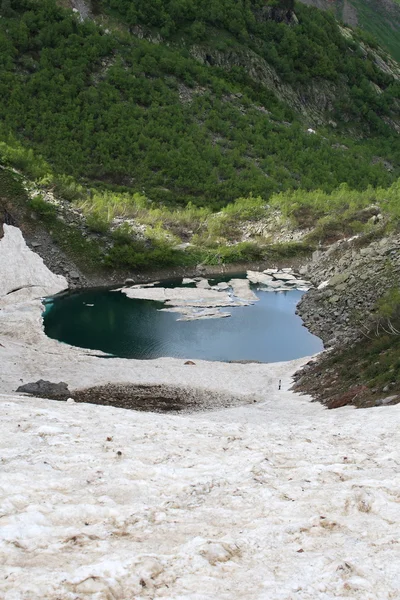 Lago en las montañas —  Fotos de Stock