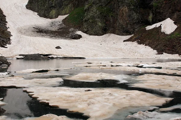 River i fjell – stockfoto