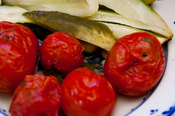 Salt tomato and cucumbers — Stock Photo, Image