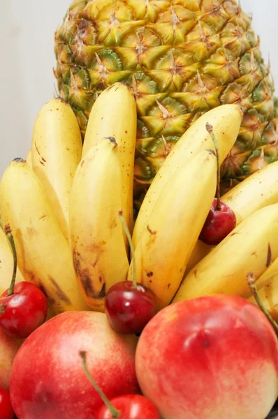 Hintergrund der frischen Sommerfrüchte. — Stockfoto