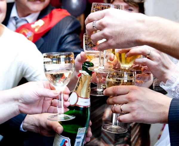 Hands with vine glasses — Stock Photo, Image