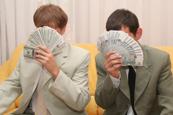 Två män med pengar fans Stockfoto