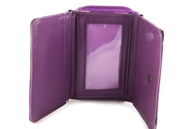 Beyaz arka plan üzerinde izole mor coin çanta