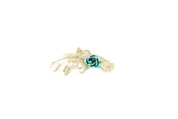 Beyaz izole bir çiçek şeklinde saç tokası — Stok fotoğraf