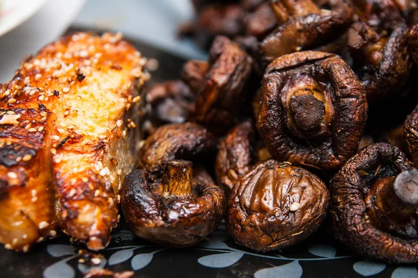 Mantarlı balık yemi