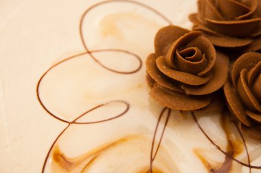 siyah ve beyaz çikolatalı pasta