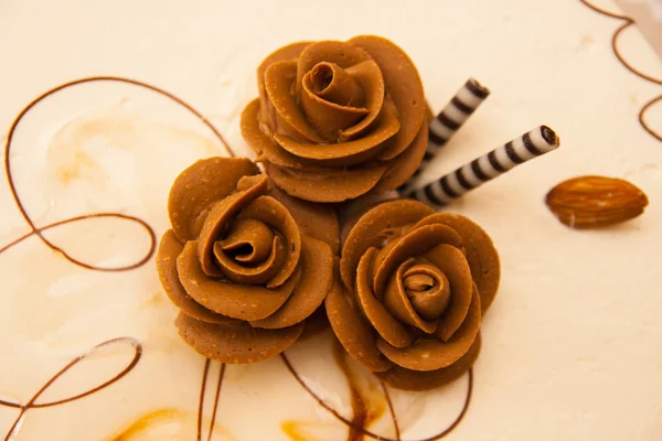 siyah ve beyaz çikolatalı pasta