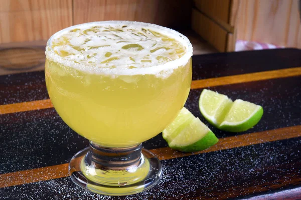 Tropisk Dryck Läcker Margarita Citroncozumel Med Uppfriskande Dryck Med Citrusfrukter — Stockfoto