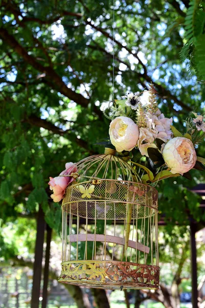 Kronleuchter Dekorativer Metallkäfig Blumengestell — Stockfoto