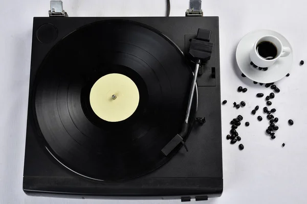 Vinyl Retro Objekt För Dekoration Kopp Kaffe Bredvid Isolerad Vit — Stockfoto