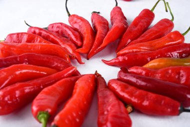 Kırmızı biber turşusu baharatlı doğal yiyecek, doğal bitki çeşni ve yiyecek için baharatlı baharat.