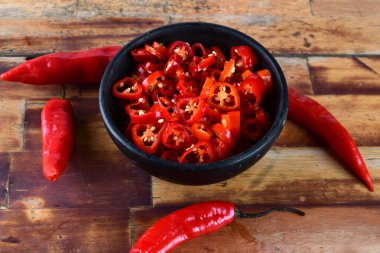 biber kırmızısı meyve doğal yiyecek baharat ve doğal bitki baharatı ve baharatlı turşu.