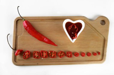 Kırmızı acı biber, doğal baharatlı meyve, kırmızı biber, baharatlı turşu..