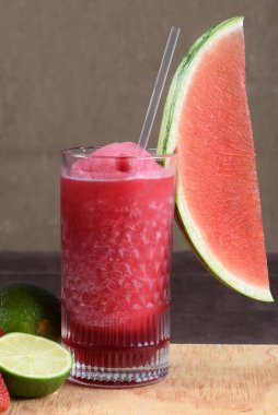 Karpuz suyu, doğal meyve suyu. alkolik