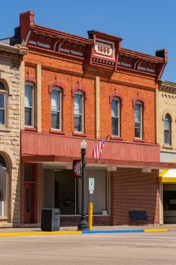 Orta batı kasabasındaki eski tuğla binalar. Baraboo, Wisconsin, ABD