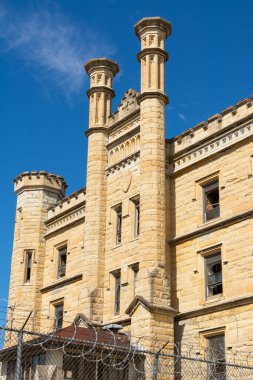 Eski terk edilmiş hapishanenin dışında. Joliet, Illinois, ABD