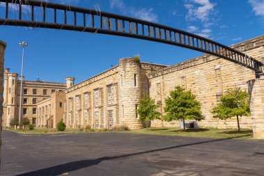 Eski terk edilmiş hapishanenin dışında. Joliet, Illinois, ABD
