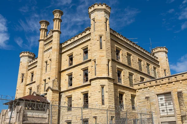 Eski terk edilmiş hapishanenin dışında. Joliet, Illinois, ABD