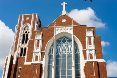 Orta batıdaki güzel tuğla kilisenin dış cephesi. Galesburg, Illinois, ABD.