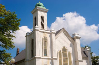 Orta batı kasabasında güzel bir kilise..