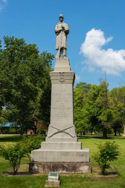 İç Savaş Anıtı Wiley Parkı 'nda İç Savaş askerleri ve denizcileri onurlandırıyor. Galva, Illinois, ABD.