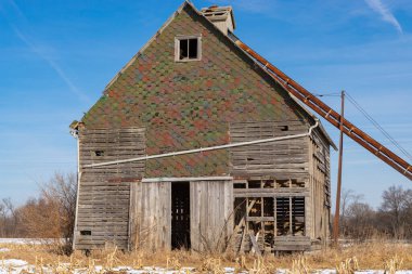 Ortabatı 'da eski bir ahır Güzel bir kış sabahı.