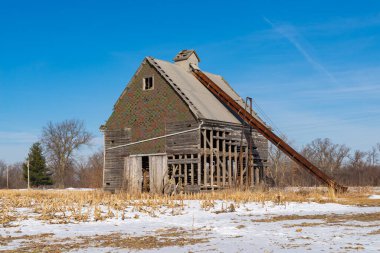 Ortabatı 'da eski bir ahır Güzel bir kış sabahı.