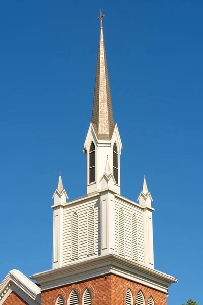 Antigua Iglesia Con Cielos Azules Fondo —  Fotos de Stock