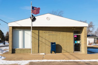 Rutland, Illinois - ABD - 15 Şubat 2022: Rutland Postanesi güneşli güzel bir sabahta.