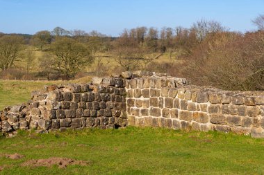 Harrow 'un yarasının kalıntıları, Kuzey İngiltere' deki Hadrian Duvarı 'nda 49 Milecastle..