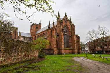 Carlisle Katedrali, 1133 yılında yağmurlu bir bahar gününde inşa edildi. Carlisle, Birleşik Krallık.