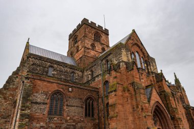 Carlisle Katedrali, 1133 yılında yağmurlu bir bahar gününde inşa edildi. Carlisle, Birleşik Krallık.
