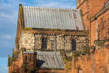 Güzel bir bahar sabahında kasaba merkezindeki eski Katedral 'in dışında. Carlisle, İngiltere.