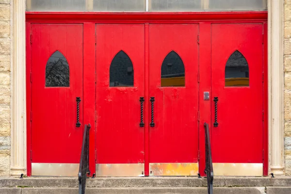 Porte Rosse Sulla Vecchia Chiesa Nel Midwest Aurora Illinois Stati — Foto Stock