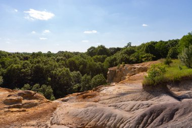 Landscape overlooking bluff at Buffalo Rock State Park in Ottawa, Illinois.