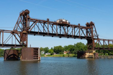 Ottawa, Illinois 'deki Illinois Nehri üzerindeki eski demiryolu köprüsü..