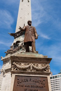 Indianapolis, Indiana - ABD - 29 Temmuz 2022: Oliver P. Morton Heykeli Franklin Simmons tarafından The Soldiers and Sailors Anıtı 'nda yapıldı, 1884 yılında Indianapolis şehir merkezinde inşa edildi..