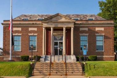 Spring Valley, Illinois - ABD - 13 Eylül 2022: 1931 'de güneşli bir yaz öğleden sonrasında kurulan Spring Valley Postanesi.